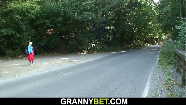 Hitchhiking old granny gets used in the car